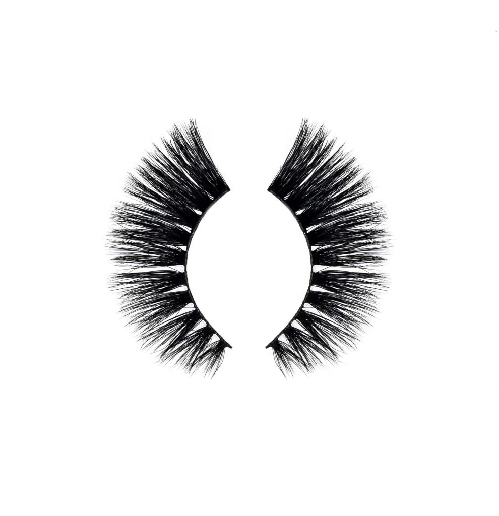 White Background product photo of fake eyelashes